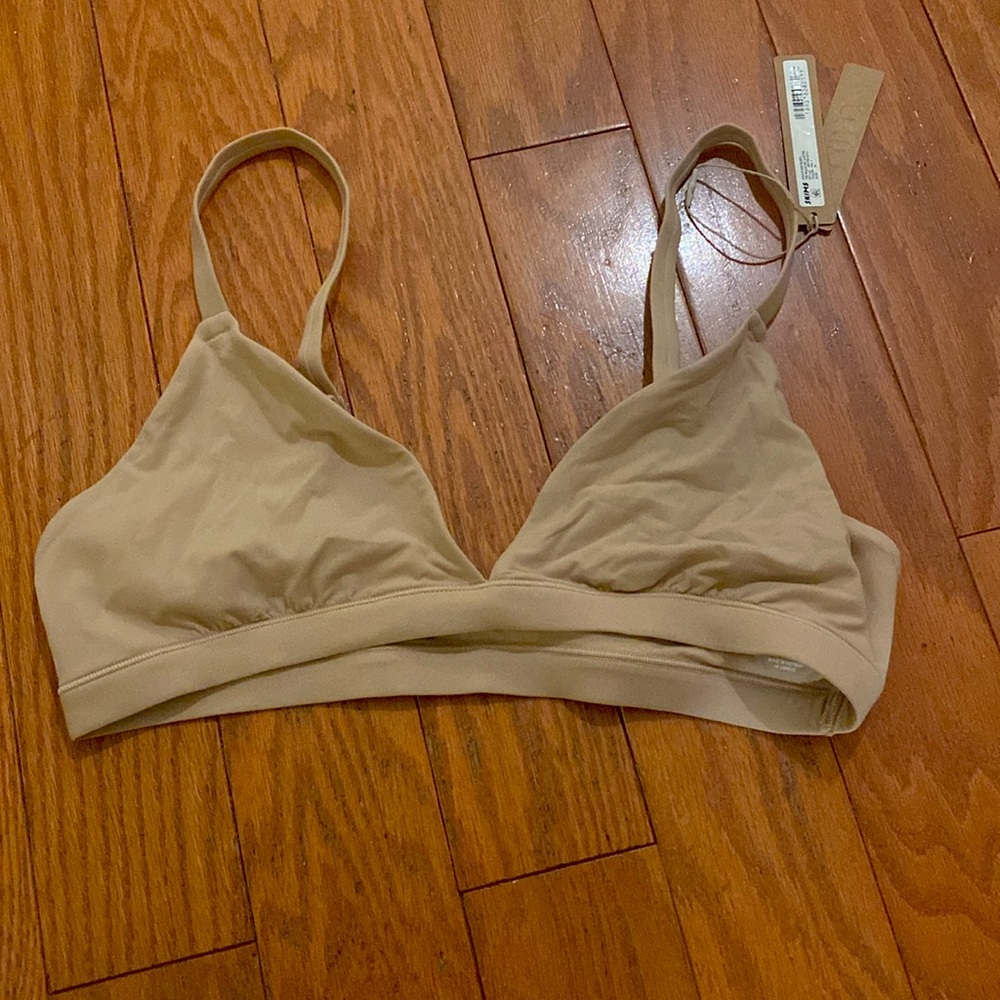 NWT SKIMS TRIANGLE BRALETTE